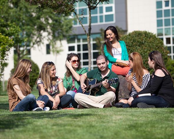 <p>STANBUL</p>  <p>stanbul Medipol niversitesi</p>  <p>renci says: 26 bin 289</p>  <p>Kadrolu retim eleman says: 912</p>  <p>Kadrolu retim yesi says: 512</p>