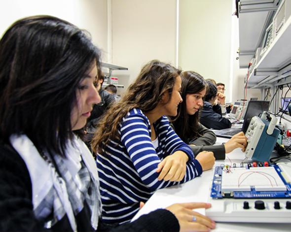 <p>STANBUL</p>  <p>Fatih Sultan Mehmet Vakf niversitesi</p>  <p>renci says: 6 bin 563</p>  <p>Kadrolu retim eleman says: 294</p>  <p>Kadrolu retim yesi says: 127</p>