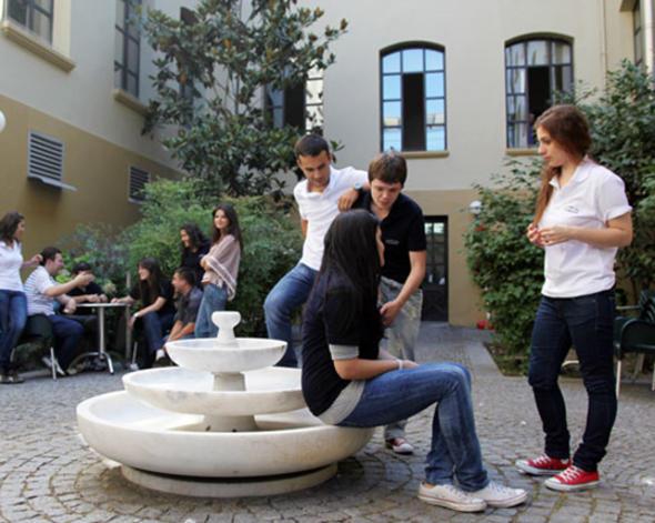 <p>STANBUL</p>  <p>Kadir Has niversitesi</p>  <p>renci says: 5 bin 781</p>  <p>Kadrolu retim eleman says: 296</p>  <p>Kadrolu retim yesi says: 160</p>