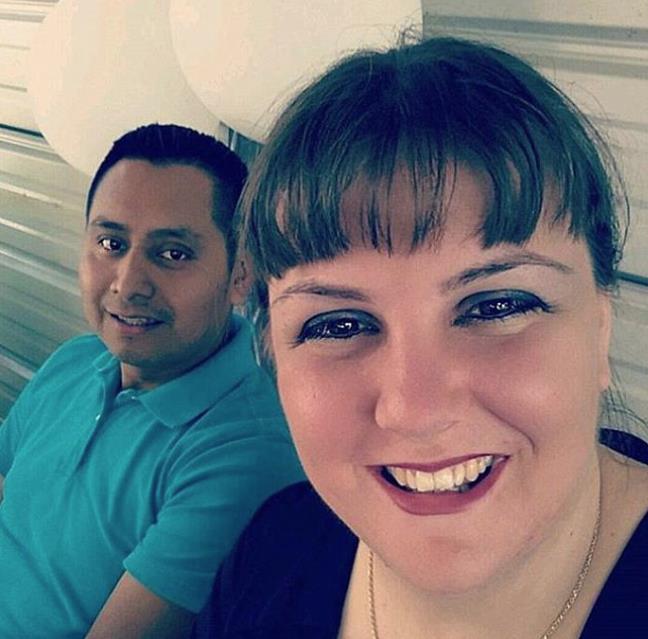 ABD'de aklalra durgunluk veren bir olay yaand. 35 yandaki Tracy-Lynn Martinez isimli kadn Kuzey Carolina'daki bir gzellik salonuna gitti. Ayaklarna pedikr yaptran kadn, ertesi gn srekli kusmaya balad. Sonrasnda olanlar ise inanlacak gibi deil.