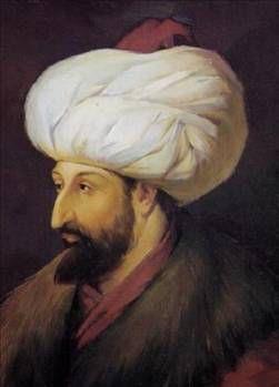 <p><b>EN ESRARENGZ LM:</b></p>  <p><b> FATH SULTAN MEHMET 7. Osmanl padiah</b></p>   Doum: 30 Mart 1432 lm: 3 Mays 1481  <p> Tahta kt tarih: 1444 ve 1446</p>   Osmanl tarihinin en gizemli lm Fatih Sultan Mehmet`inkidir. Fatih Sultan Mehmet, 1481`de anadoluya sefere kt. Gebze yaknlarnda hastalannca Bahekimi Lari mdahale etti, ancak sultan tedavi edemeyince eski Bahekim Yakup Paa, sultan iyiletirmekle grevlendirildi. Yakup Paa, baz ilalar vererek padiahn sancsn azaltmak istedi fakat ilalarn bir faydas olmad. Fatih ksa bir komadan sonra 31 Mays 1481`de Gebze`de Hnkar ayr (Tekfur ayr)`nda ld. Fatih Dnemi uzman Franz Babinger, sultann zehirlenerek ldrldn iddia etti. Bu gr ilim evrelerinde gnmze kadar sren tartmalara sebep oldu. ehabedin Tekinda ve baka bilim adamlar da sultann lmnn eceliyle olduu, zehirlenmediini savundular. Btn aratrmalara ramen Fatih`in lmndeki sr zlemedi.