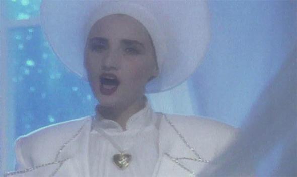 Bir dneme damgasn vuran Bum Bum adl arksyla tannan Seden Grel'e bir de imdi bakn.