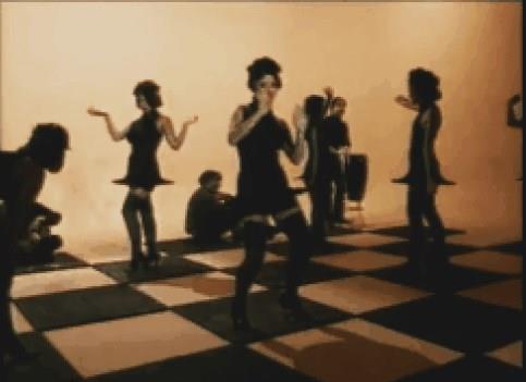 Neslihan Yargc'nn oluturduu "Abajur Kz" imaj ile ilk albmn 17 Aralk 1993 tarihinde Bendeniz I adyla karmt.