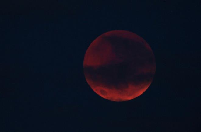 te Trkiye ve dnyadan nefes kesen Kanl Ay Tutulmas kareleri...