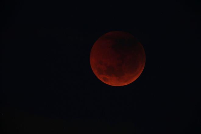 Antarktika, Avustralya, Asya, Rusya, Afrika, Avrupa ve Gney Amerika'nn dousundan gzlenebilecek bu tutulma saat 20.13'de balad ve ertesi gn sabaha kar 02.30'da sona erdi. Tutulma Trkiye'den de ksmen izlenebildi.