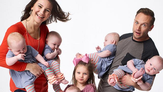 Tek ebeveynli hanehalk en fazla Bingl ve zmir&#8217;de grld  <br>  Tek ebeveyn ve ocuklardan oluan hanehalk orannn en yksek olduu iller 2017 ylnda yzde 10,3 ile Bingl ve zmir oldu. Bu illeri, yzde 10,1 ile Malatya ve Adana, yzde 9,8 ile Hatay ve Elaz izledi. Bu orann en dk olduu iller ise yzde 6,1 ile Tokat, yzde 6,4 ile Nevehir, Yozgat ve Burdur, yzde 6,5 ile Bayburt ve Bitlis oldu.    Anne ve ocuklardan oluan hanehalk orannn en yksek olduu iller yzde 8,3 ile Bingl, yzde 8,2 ile zmir ve yzde 8 ile Adana, en dk olduu iller ise yzde 4,7 ile Ardahan, yzde 4,8 ile Tokat ve yzde 4,9 ile Burdur oldu. Baba ve ocuklardan oluan hanehalk orannn en yksek olduu iller yzde 3,2 ile Gmhane, yzde 2,8 ile Malatya ve yzde 2,7 ile Kilis, en dk olduu iller ise yzde 1,2 ile Nevehir, yzde 1,3 ile Kayseri ve yzde 1,4 ile Tokat, Nide, Konya, Bitlis, Amasya, Adyaman ve Uak oldu.