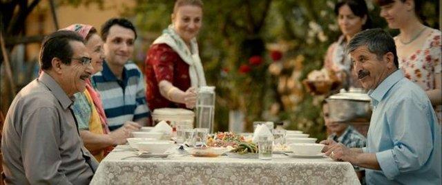 Geni aileden oluan hanehalk orannn en yksek olduu il rnak oldu  <br>  En az bir ekirdek aile ve dier kiilerden oluan aile olarak tanmlanan geni aileden oluan hanehalk orannn en yksek olduu il 2017 ylnda yzde 28,9 ile rnak oldu. rnak ilini yzde 26,5 ile Hakkari ve yzde 25,3 ile Batman izledi. Geni aileden oluan hanehalk orannn en dk olduu il, yzde 10 ile Eskiehir oldu. Eskiehir ilini yzde 10,1 ile anakkale ve yzde 11,2 ile Balkesir izledi.