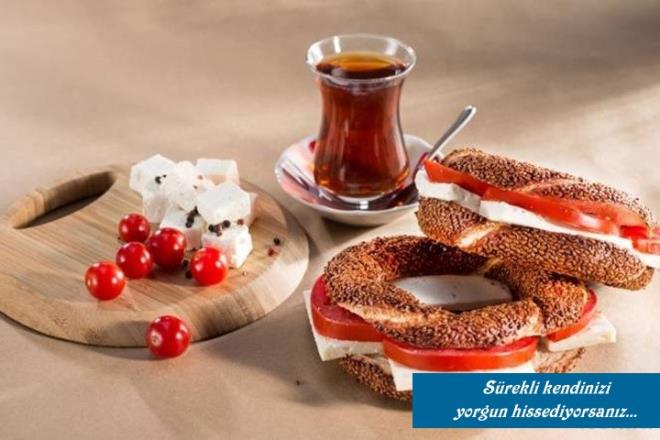 Baz yiyecek ve ieceklerin iinde bulunan maya proteinine vcudun duyarllk gstermesi, maya alerjisi olarak aklanyor. Vcut, alerji yapan maddeyi atabilmek iin eitli antikorlar retiyor.