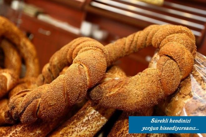 Ayrca paketli bir gda satn alrken mutlaka etiket bilgisi okunmaldr.    Maya baz besinlerin etiketlerinde hidrolize protein, hidrolize bitkisel protein ve kabartc olarak adlandrlmaktadr.    Bunlarn yannda mayaya duyarll olan kiilerin mayann remesini artran eker ve ekerli rnlerden uzak durmas gerekmektedir.