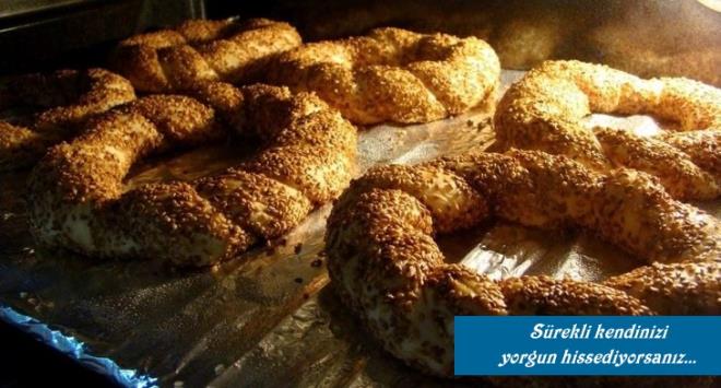 Canl bir mantar olan mayann besin bileimine bakldnda ise B vitamininden zengindir, magnezyum, sodyum, potasyum ve inko minerallerini ierir. Maya ieren yiyecek ve ieceklerin beslenme programndan karlmasyla kiinin yeterli ve dengeli beslenme salayabilmesi iin B vitaminini dier besinlerden karladna dikkat edilmelidir.