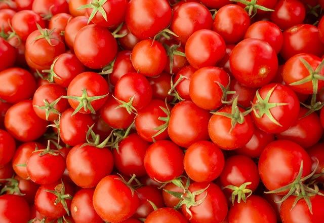 Domates: Domates iinde yer alan karotenoid pigmenti i tketildiinde sindirimi olduka zor bir maddeye dnyor. Domatesi piirerek besin deerlerinin azalmasn nleyebilirsiniz.