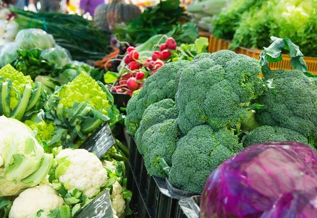 Brokoli: Salatalarda i olarak tketilen bir sebze olan brokoli, ieriinde yer alan rafinoz isimli madde sebebiyle midede ikinlie sebep olabiliyor. Brokoli seviyorsanz halama ya da frna kzartlm trde tercih etmelisiniz.