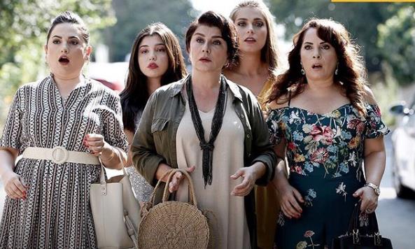 Hi kukusuz ilk blmden itibaren izlediim ve &#8216;Acaba bu i nereye varacak&#8217; diye birka blm beklemeyi tercih ettiim yapmda Ozan Dolunay, Elif Doan, Devrim Yakut, Aelya Topalolu, zgr Karaman, Nergis Kumbasar, brahim Kendirci, Sevin Erbulak &#8216;Dars Bamza&#8217; dedirtmek iin canla bala kollar svamlard. Yaz konseptine ters dmeyecek trden bir eyler sunmak iin emeklerini ortaya koymulard. Ama olmad, olamad.