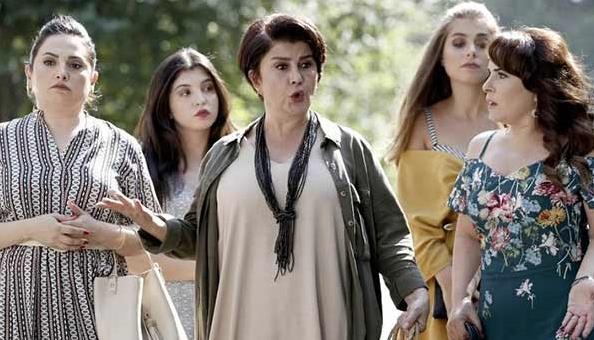 yle ki; Beklenilenin aksine &#8216;dk reyting&#8217; problemi yaayan dizinin senaryosu balangcndan bu yana ayn ksrdngde ilerleme mcadelesi vermekte. Evlilii dnd adam tarafndan aldatlma hznn yaayan kz, intihar edecekmiesine bir havaya sokarak yk-Ozan karlamasn yaratp ilk blmnde bir nebze orijinallik sergileyen ve karakter tantmlarn dozunda yaparak izleyiciyi olayn iine sokan yapmn gidiat maalesef bu noktadan sonra havlu att adeta.