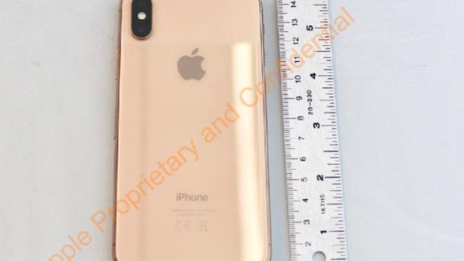 iPhone X Gold  <p>    iPhone X'in yeni modeli sz konusu sznt sayesinde ilk kez grntlendi.    Altn sars rengindeki yeni iPhone X (iPhone X Gold) alternatif bir renk seeneine ev sahiplii yapyor.