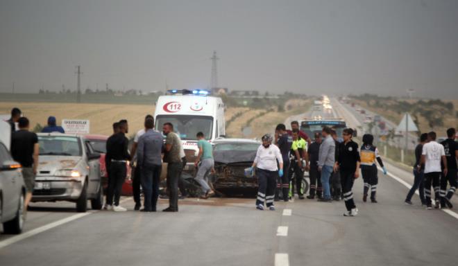 Kaza sonras baz yarallar ara kenarnda oturarak ambulans bekledi. Kazada yaralanan ocuklara destek ambulanslar gelene kadar ambulanslarla mdahale edildi. Kazada yaralanan bir kadn ise ambulansa alnd srada merek ettii eini sordu. Yaralanan 2&#8217;si ar 17 kii ambulanslarla eitli hastanelere kaldrlarak tedavi altna alnd.