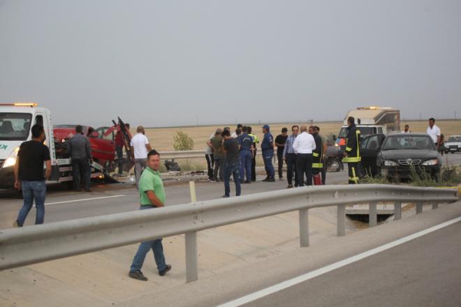 Kazay yaayan Turgay Honut ise, &#8220;Bir anda toz perdesi nmze geti. Kimse kimseyi grmedi. TIR'c da bizi geti, arkasndan aralar birbirine girdi. Kardaki kazada ayn anda oldu&#8221; ifadelerini kulland.