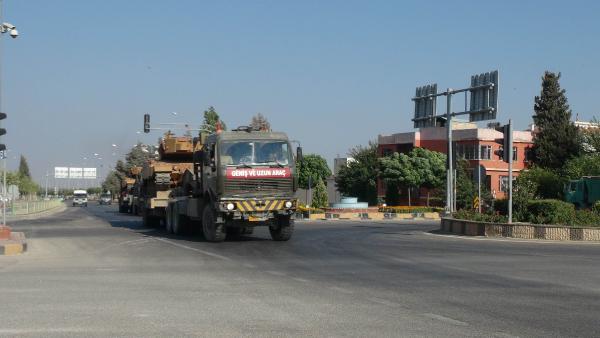 Gvenlik nlemleri eliinde ilerleyen askeri aralar, ncpnar Snr Kaps&#8217;ndan Suriye tarafna gei yapt.