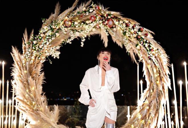 ocua uygulanan iddet anlarn Instagram hesabndan paylaan Glen, u aklamada bulundu: "Allah&#8217;m bu nasl bir mahluk? Dayanamadm, izleyemedim tamamn. Ltfen bulunsun her kimse? Cezalandrlsn. En nemlisi de o masum yavrunun emin ellerde olaca bir ortam salansn. Bulana ifa edene 10 bin lira dl benden. Kameraya kaydeden de ceza almal. Bu nasl vahet. Kalbim duracak"