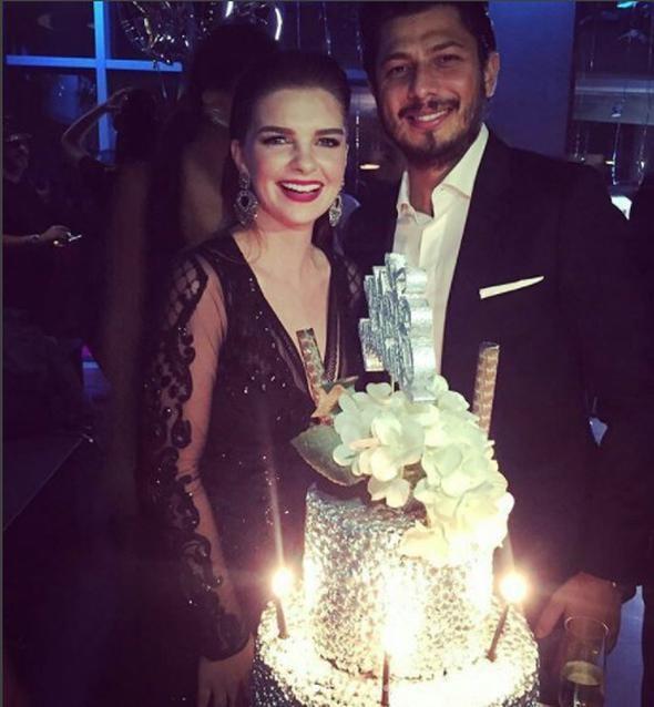 Karahan, "Bir ya daha geride braktm... Doum gnm kutlayan arayan soran yanmda olan herkese teekkrler" szleriyle doum gnn kutlayanlara teekkr etti.