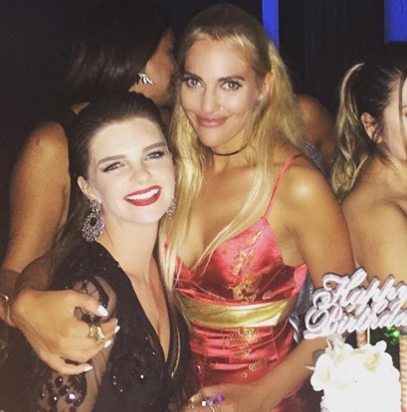 Geceye Meryem Uzerli, Ebru Akel ve Merve Boluur bata olmak zere birok nl isimde de katld.