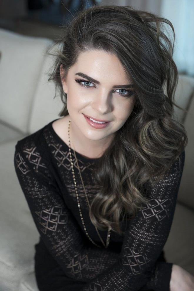 "Kitap okumaya filan asla frsat olmuyor. Evlenmeden nce saatlerce resim yapabilirdim. O benim kendime ayrdm zamand. O da u an mmkn grnmyor."