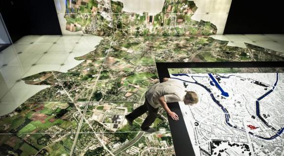 <p><b>ehir Planlaycs</b></p>  Nfusun artmasyla bir kaos haline gelen ehir yaam, etkinliklerin ve yerleim blgelerinin detayl planlanmasn zorunlu klyor.