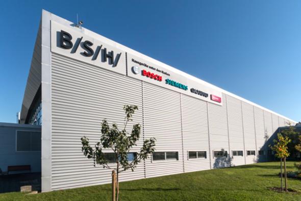 <p>Firma Ad: BSH Ev Aletleri </p>  <p>  </p>  <p>  2017 Sras: 37 </p>  <p>  </p>  <p>  2016 Sras: 37 </p>  <p>  </p>  <p>  Ciro (TL): 7.463.781.134 </p>  <p>  </p>  <p>  alan Says: 7.989 </p>  <p>  </p>  <p>  Sektr: Elektrik Elektronik </p>  <p>  </p>  <p>  l: stanbul</p>