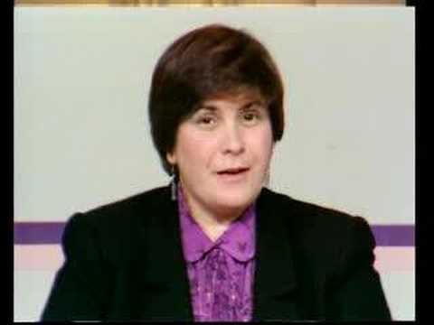 <p>Ama ne kadar dikkat ekmi ki, btn bu saydklarnz hepimizin hafzasnda var. Programlar ka yl devam etmiti?</p>  <p>  </p>  <p>  1984&#8217;te baladk ama ka yl devam ettiini hatrlamyorum. Mike galiba &#8217;88&#8217;de ayrld Trkiye&#8217;den. O vakte kadar bitirmitik. Tekrarlar herhalde 2012&#8217;ye kadar srmtr. Gen arkadalar o zamanlar diyorlarm, &#8216;Ay u kadn sussa!&#8217; diye. nk bizimkinden hemen sonra izgi filmler balyormu (glyor). Ama o dnemde ok ilgi vard programa.</p>  <p>  Sizin yumuak anlatmnz, ikili oluunuz, o kiinin ngiliz olmas ok etkiliydi bence programn bu kadar ilgi grmesinde.</p>  <p>  </p>  <p>  ou insan bizi Mike&#8217;la evli zannediyormu. Mike&#8217;n ei, oluu ocuu vard burada, hi alakas yok. Hatrlyorum, o ok sinirlenirdi bazen ekimlerde. Krc olmasn diye onu sakinletirirdim.</p>