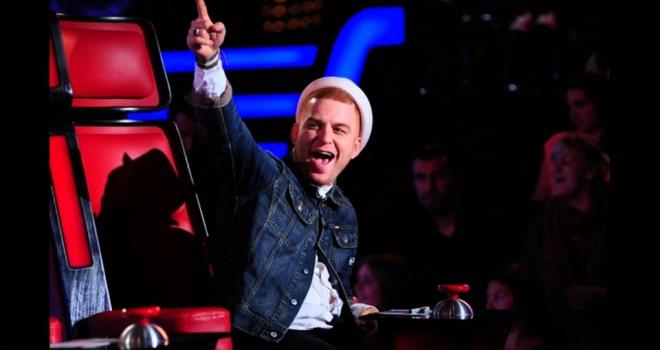 Daha nce Athena grubunun solisti Gkhan zouz'un yarma ile szleri kafalar kartrmt. O Ses Trkiye'deki geleceinin belirsiz olduunu syleyenAthena Gkhan daha sonra teklif gelirse jri yesi olarak programda yer alacan aklamt.