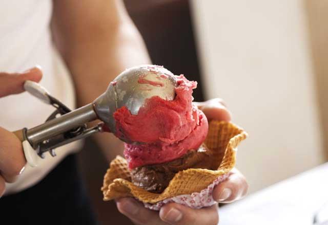 Dondurma, hamile kalma ansnz artryor. Harvard niversitesi&#8217;nin yapt 24 ile 42 yalarnda 18 bin kadnn katld almada hi dondurma yemeyenlerin haftada birka kez dondurma yiyenlere oranla hamile kalamama durumunun %38 daha fazla olduu grld.