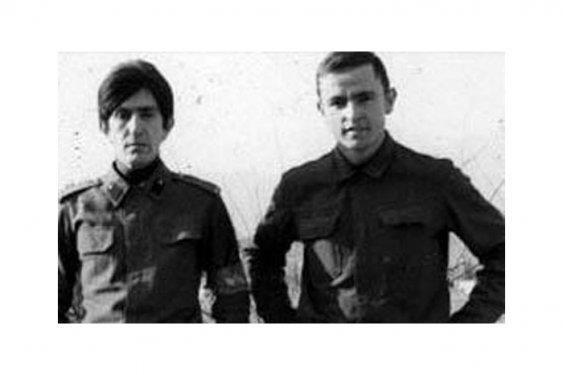 Mzik dnyasnn unutulmazlarndan Bar Mano, askerliini Ankara Polatl'da yapt.