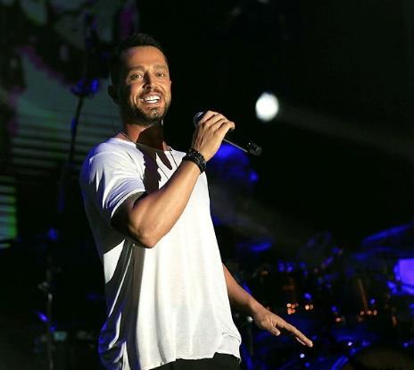 Murat Boz, Asl Enver'in bu paylamndan sonra Instagram hesabndan, konserinde syledii ayn arky paylat.Yakkl arkc paylat videonun altna; "Ne varsa eskilerde var" notunu derek takipilerini artt.