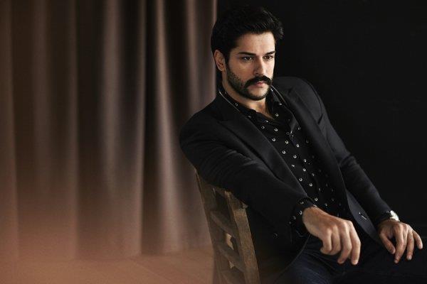 Oyuncu Burak zivit'in tkenmilik sendromuna yakaland iin son zamanlarda hibir eyden tat almad renildi.