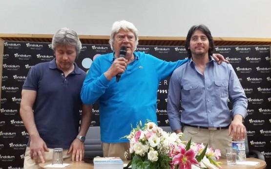 Cneyt Arkn, Gler Mocan ile 1964 ylnda evlendi. 1968 ylnda boand. Filiz (d.1966) adnda kz oldu.    Betl Il Creklibatur ile yapt ikinci evliliinden Kaan ve Murat adlarnda iki olu var.