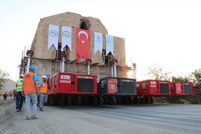 Pakdemirli, daha sonra Hasankeyf'te yapm tamamlanan konutlarda incelemelerde bulunduktan sonra Ilsu Baraj'na geti.