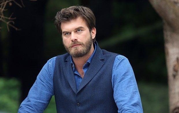 Televizyonda, sahnede ve beyazperde de grmeye alkn olduumuz nl isimlerin kimisi eitim grdkleri alanda kimisi hedefleyerek girdikleri blmlerin dnda meslek edindi. te karnelerin alnp, yaz tatilinin balad ve mezuniyet trenlerinin devam ettii bugnlerde nl isimlerin okuduklar niversite ve mezun olduklar blmler...