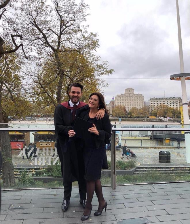 Engincan Ural    Sibel Can&#8217;n Hakan Ural&#8217;dan olan olu Engincan Ural, geen yl ABD Miami niversitesi letme blmnden dereceyle mezun olmutu.    Engincan, Londra Westminster niversitesi&#8217;nde ynetim danmanl yksek lisans eitimini de tamamlad. Sibel Can, yaad mutluluu u szlerle dile getirdi: &#8220;Bana bu gururu yaattn iin teekkr ederim canm olum&#8221;