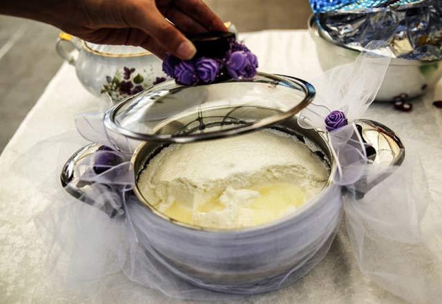 eker hastas ya da inslin direnci olan bireyler iin yourt suyu, doal ila grevi gryor. Kan ekerini dengede tutarak, bireyin direncinin arttrlmasnda olduka faydal. Ayrca tokluk hissi ile beraber bireyin daha dingil ve huzurlu hissetmesine yardmc oluyor. Yourt suyuna nane, kekik ve pul biber gibi dem skc baharatlar ekleyerek, ara nlerde kendinize hem lezzetli hem de etkili bir tedavi sunabilirsiniz.