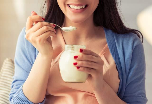 Bbreklerde kum ya da ta problemi yaayanlar iin her gn yarm ay barda yourt suyu faydal olacaktr.