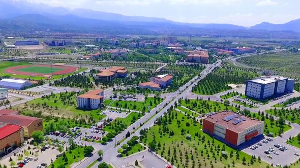 <p>801&#8211;1000 Erciyes niversitesi</p>  <p>  renci says: 35,263 </p>  <p>  Personel bana renci says: 25.3 </p>  <p>  Yabanc renci yzdesi: Yzde 2 </p>  <p>  Kadn/Erkek renci yzdesi: 47 : 53</p>  <p>  </p>