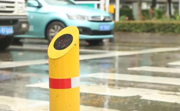 ncelikle yaya geidinin hemen nnde duran turnikelerde 'X' yani 'Dur' lambas yandnda asla karya gemeye almyorsunuz.