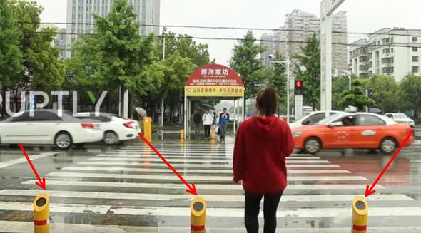 inlilerin gelitirdii bu lgn bulu, yayalarn krmz kta gemesini bakn nasl engelliyor? Eminiz byle bir ey aklnza hi gelmedi!