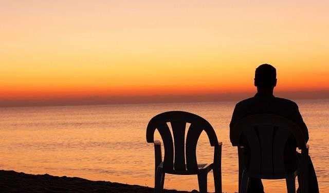 Gney Kbrs Rum Kesimi&#8217;nde bulunan Lefkoa niversitesi&#8217;nde grev alan bilim insanlar sosyal medya platformlarnda paylalan 6 bin 700 mesaj mercek altna alarak yalnzln nedenlerini belirledi. te bilim insanlarna gre, kiilerin bekar kalmasnda etkili olan 10 neden