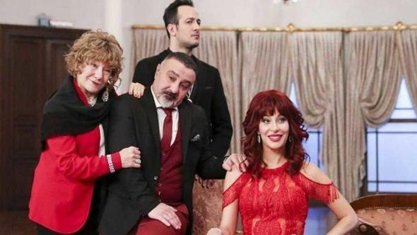 <p>TV 8 </p>  <p>  JET SOSYETE</p>  <p>  Glse Birsel'in yazp ynettii 'Jet Sosyete' yeni sezonda TV8'de ekrana gelecek. Dizinin eyll aynda ekrana gelmesi planlanyor... </p>