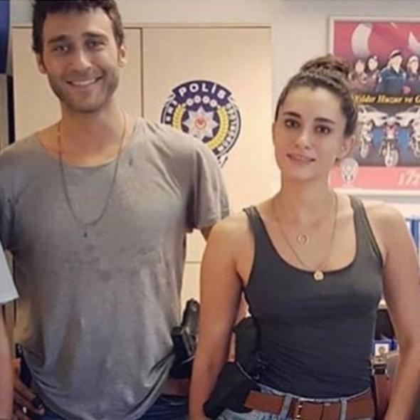 <p>CAN KIRIKLARI</p>  <p>  Barollerini Hande Doandemir, Sekin zdemir, Funda Eryiit ve Alican Ycesoy'un paylat 'Can Krklar' bu yl ilk kez izleyici ile buluacak. 'Leyla' ve 'Zeynep' adl iki kadn polisin etkileyici hikayesini anlatacak tayacak olan dizi atv'de izleyici ile buluacak.</p>