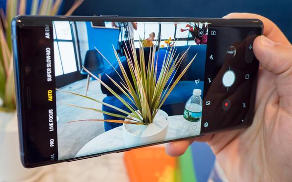 Yeni telefon, beraberinde pek ok yeni zellikle geliyor, ve elbette fiyat da kullanclar biraz zecek!