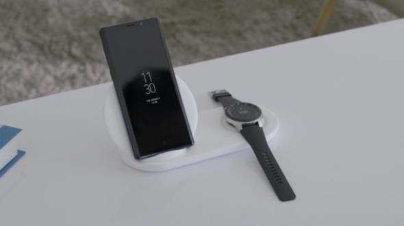 Bunlardan ilki 4 x 2.8GHz + 4 x 1.8 GHz sekiz ekirdekli Qualcomm Snapdragon 845 yonga seti iken dieri ise 4 x 2.9GHz + 4 x 1.9 GHz sekiz ekirdekli Samsung Exynos 9810 yonga seti.