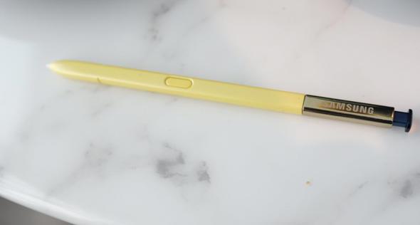 Bluetooth destei sayesinde daha stabil ve kullanl bir deneyim sunan S-Pen, fotoraf ekimlerinde bile uzaktan kumanda olarak kullanlabiliyor.