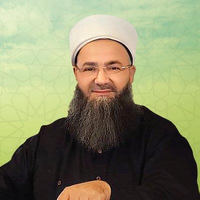 Cbbeli Ahmet Hoca ve Firari Fet'c Emre Uslu'nun tartmas sosyal medyada ksa srede gndem oldu.